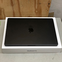 Apple MacBook PRO M3 16インチ 36GB 512GB SSD 12C CPU MRW23J/A A2991 2023